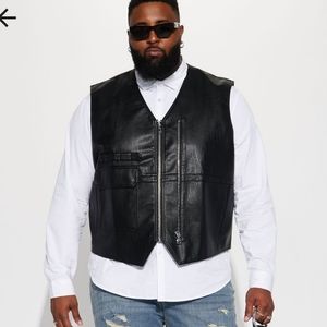 Rugged pebbled leather-like unisex vest! (M-small)